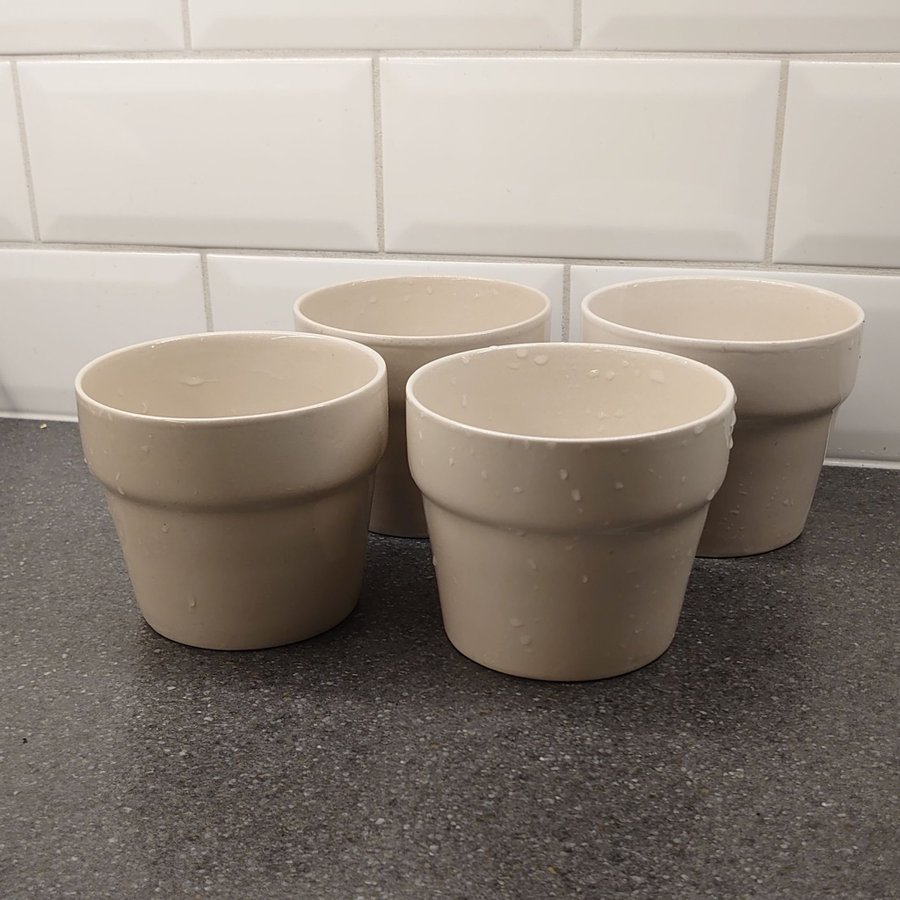 4 krukor porslin från Ikea Beige