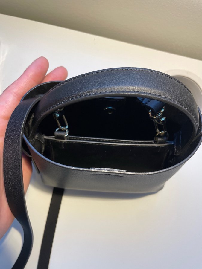 Handväska från Arket / cross body