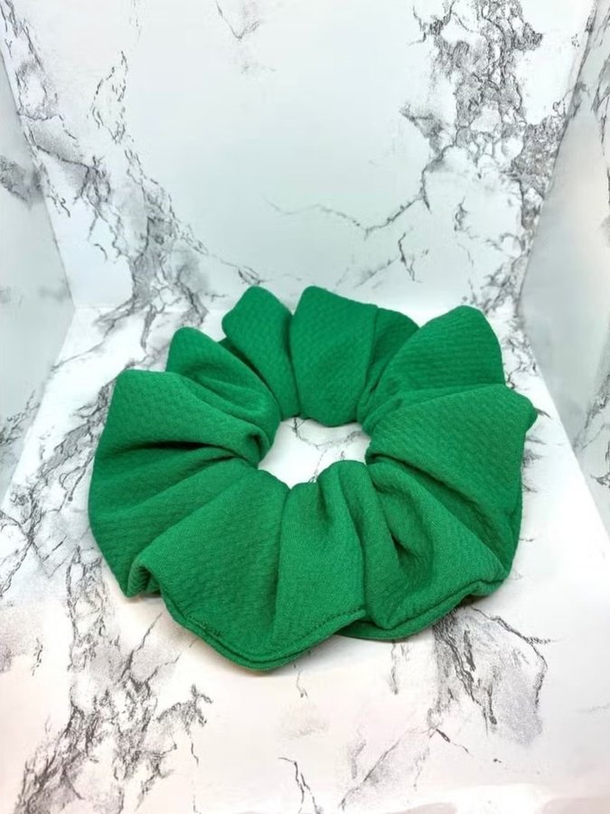 Vår grön texturerad överdimensionerad / XL Scrunchie Enchanted Scrunch NY