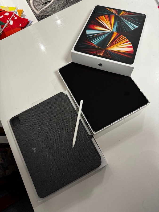 iPad Pro 129" 2021 Paket med Tangentbordsfodral och Apple Pencil - FRI FRAKT