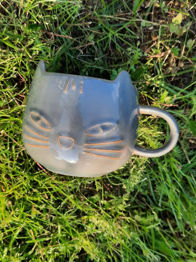 Grå mugg i keramik Katt Kattmotiv Från Lagerhaus