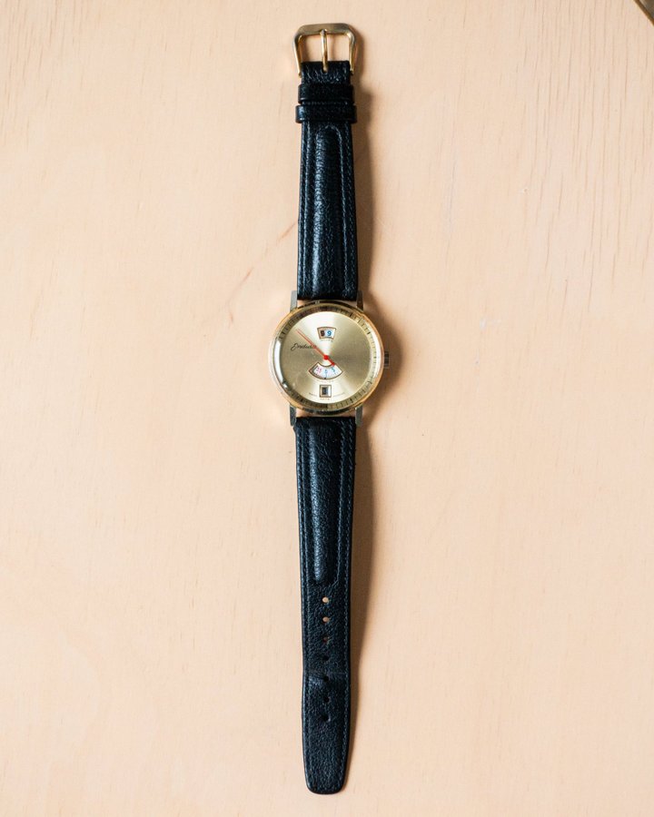 Endura Jump Hour Date Manual Winding Watch