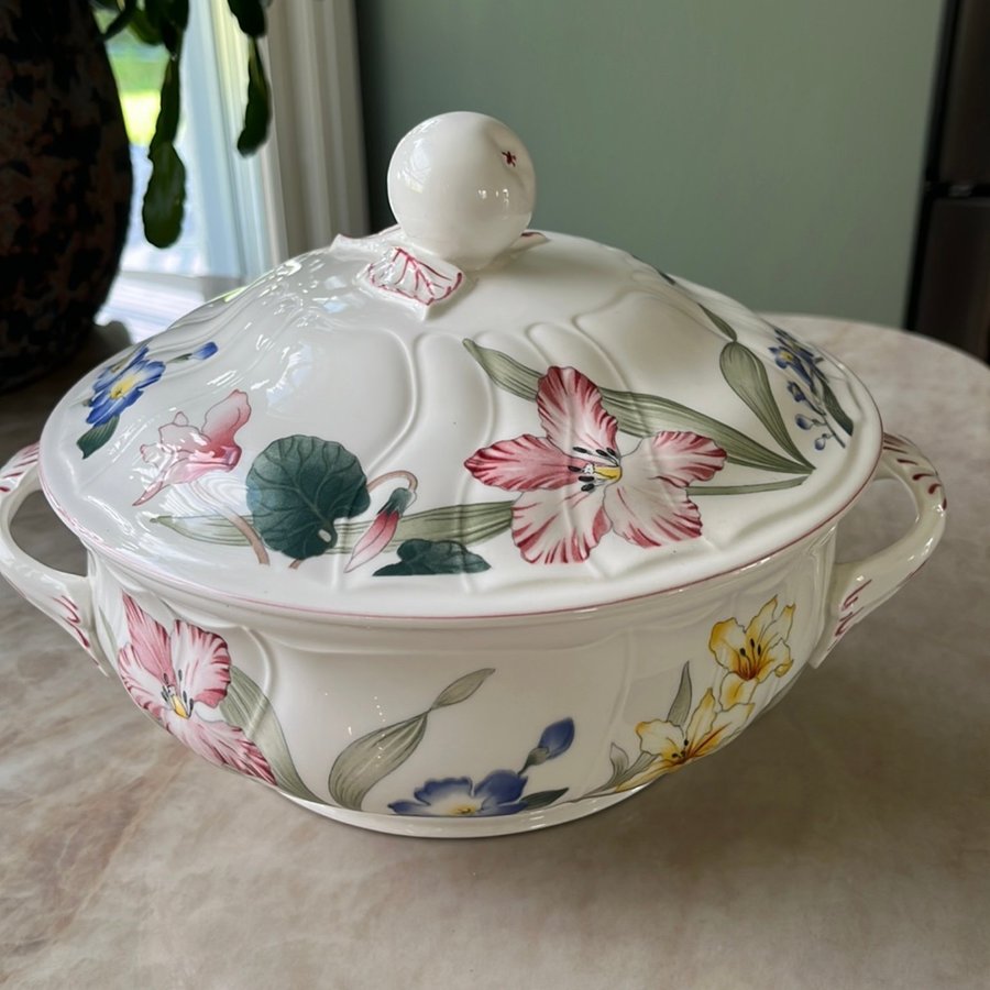 Villeroy  boch terrin /karott Flora Bella