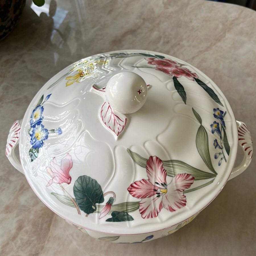 Villeroy  boch terrin /karott Flora Bella