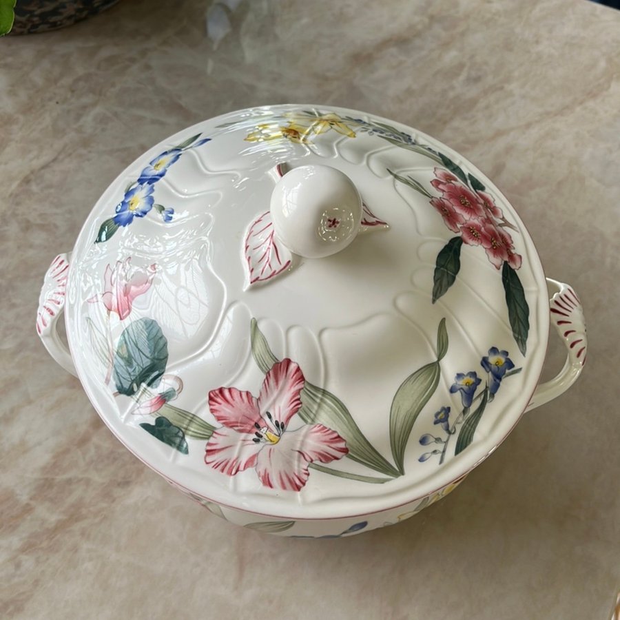 Villeroy  boch terrin /karott Flora Bella