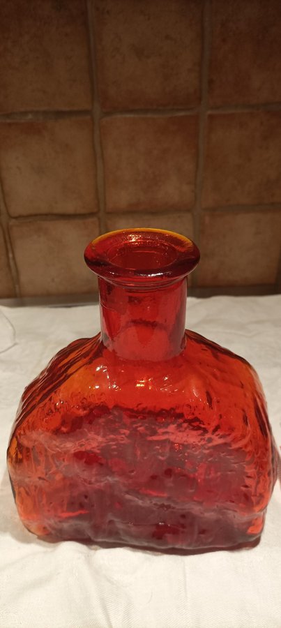 äldre röd Rejmyre flaska