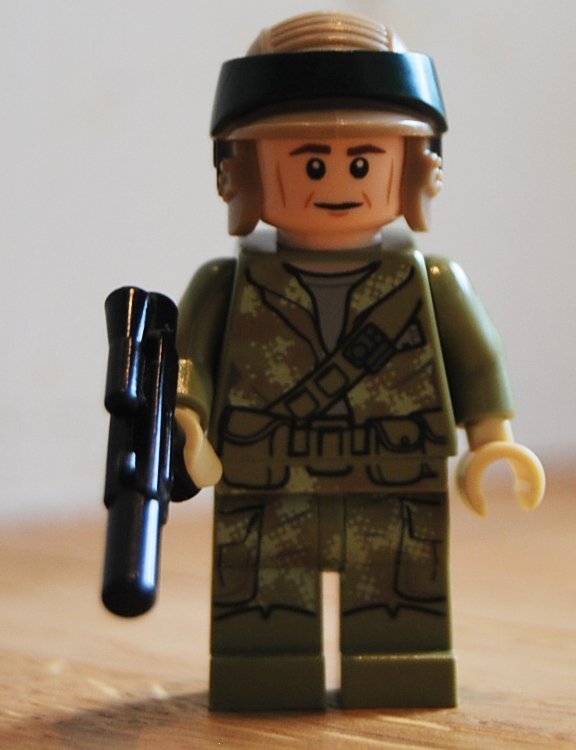 Lego Minifigur Star Wars Endor Rebel Trooper 1 (Ep 4/5/6) från 2015 toppskick