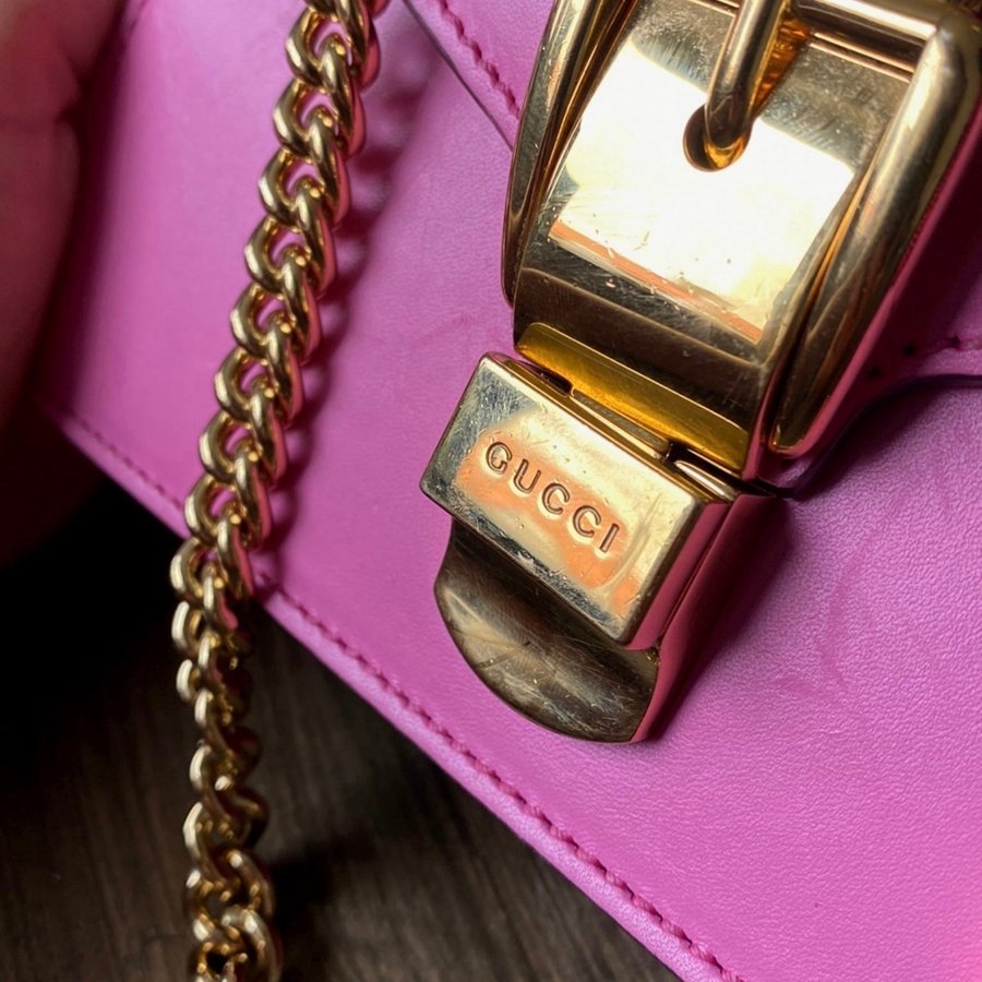 Gucci Sylvie rosa väska