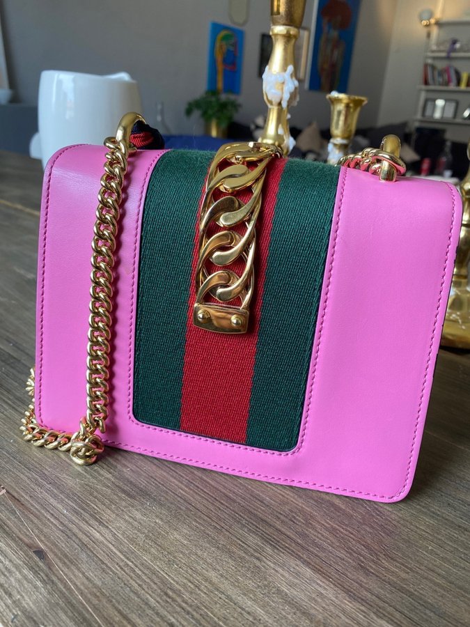 Gucci Sylvie rosa väska