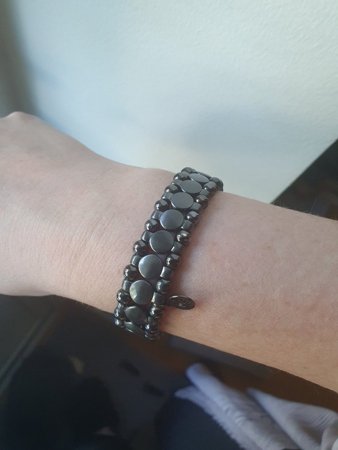 Hematit armband från pilgrim och ett par örhängen