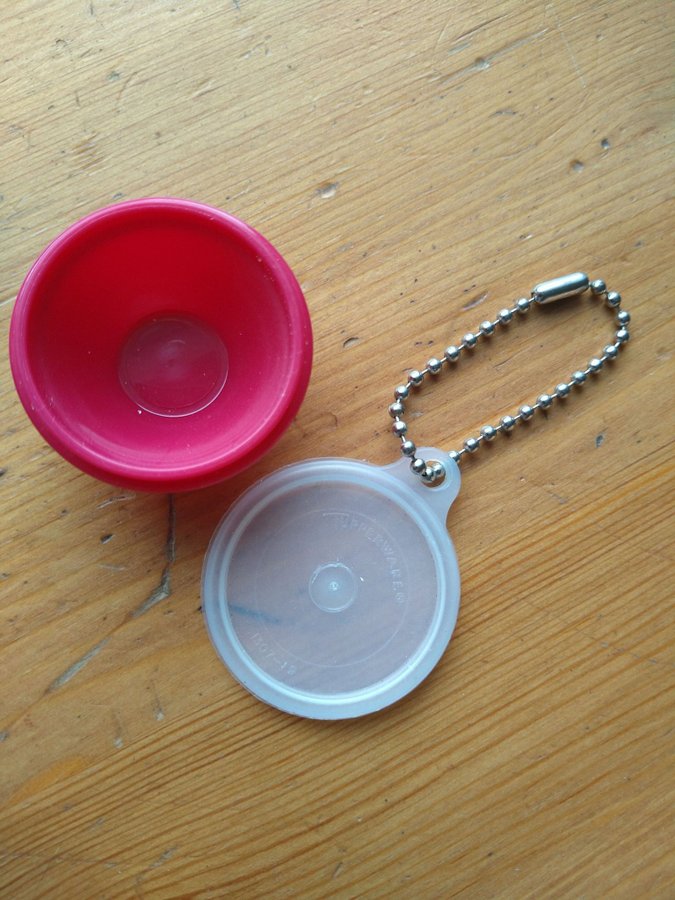 Tupperware nyckelring liten pillerburk mini plastbunke m lock