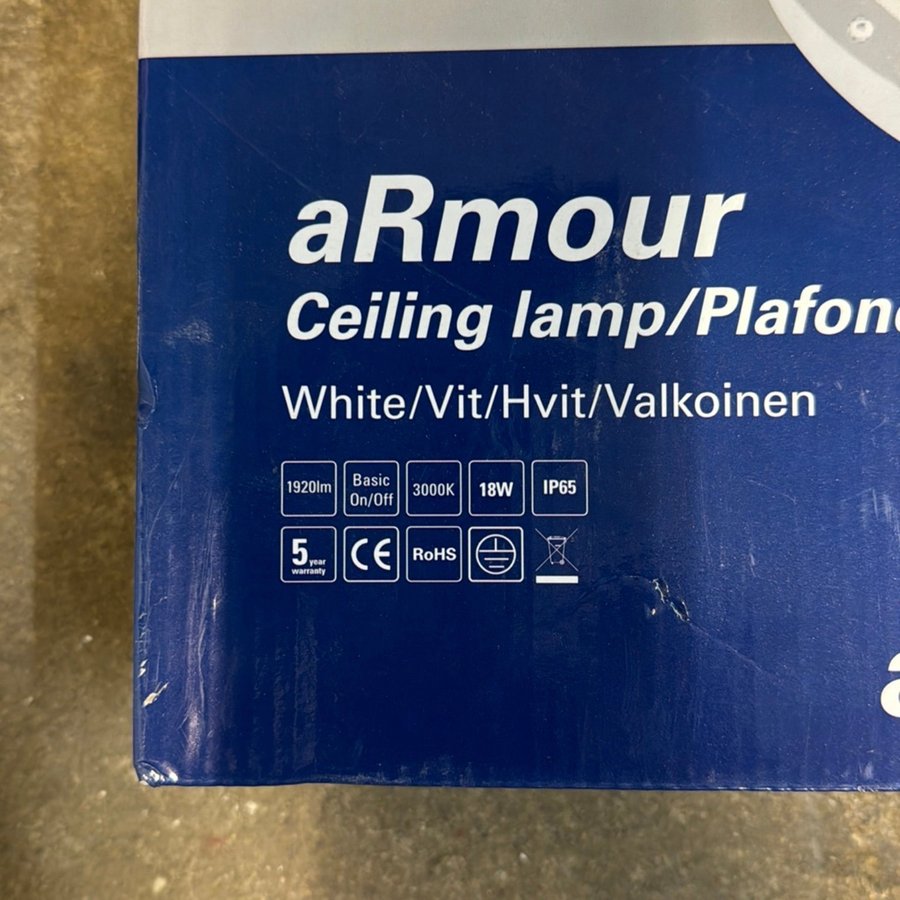 Oanvänd ny plafond utomhus