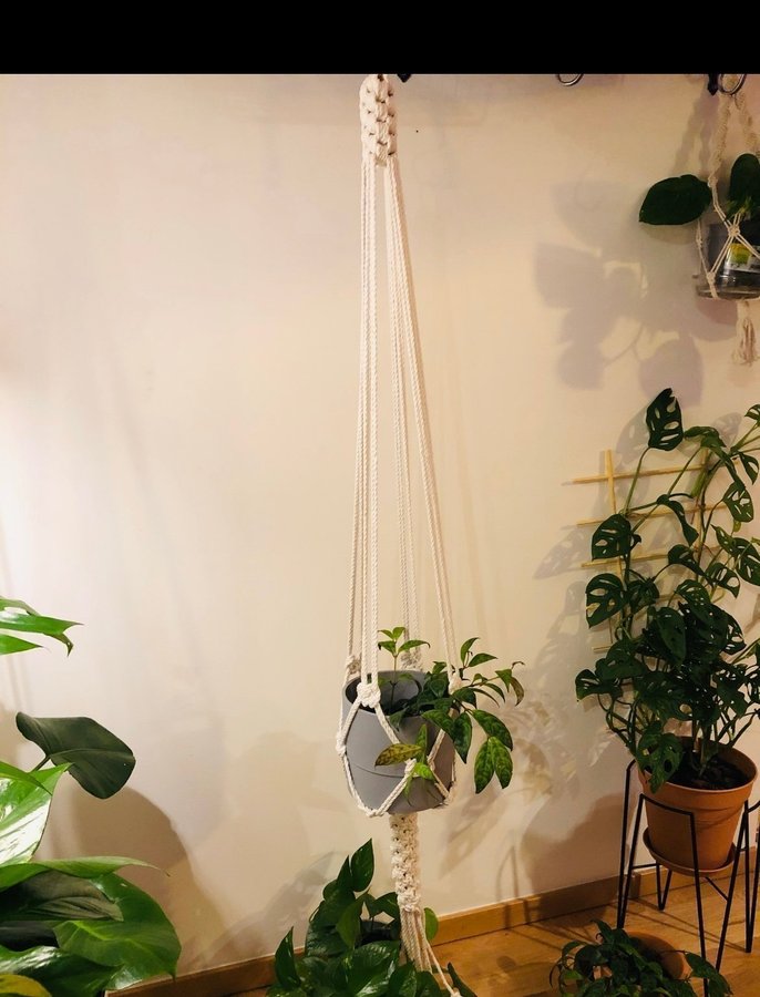 Stor ampel i makramé /plant hanger