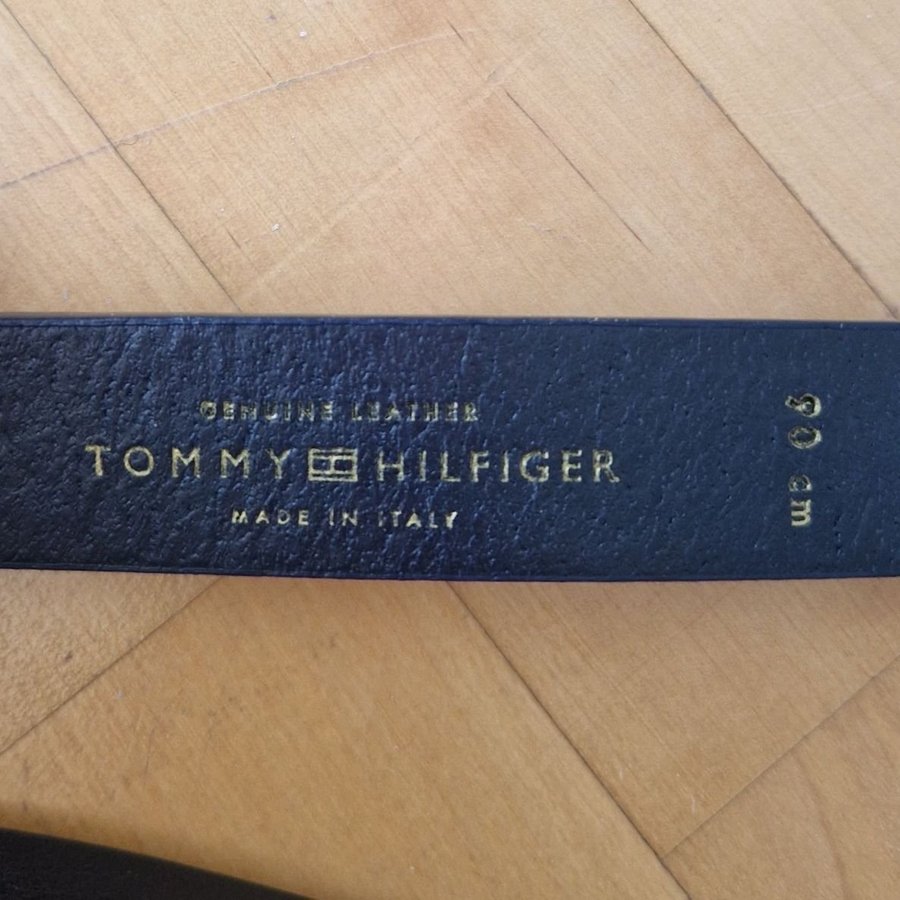 Tommy Hilfiger bälte skärp strl 90 cm marinblå