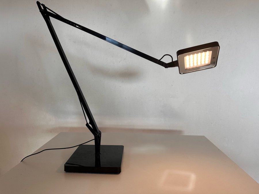 Flos KELVIN LED skrivbordslampa