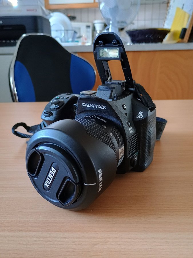 Pentax spejlreflekskamera med objektiv