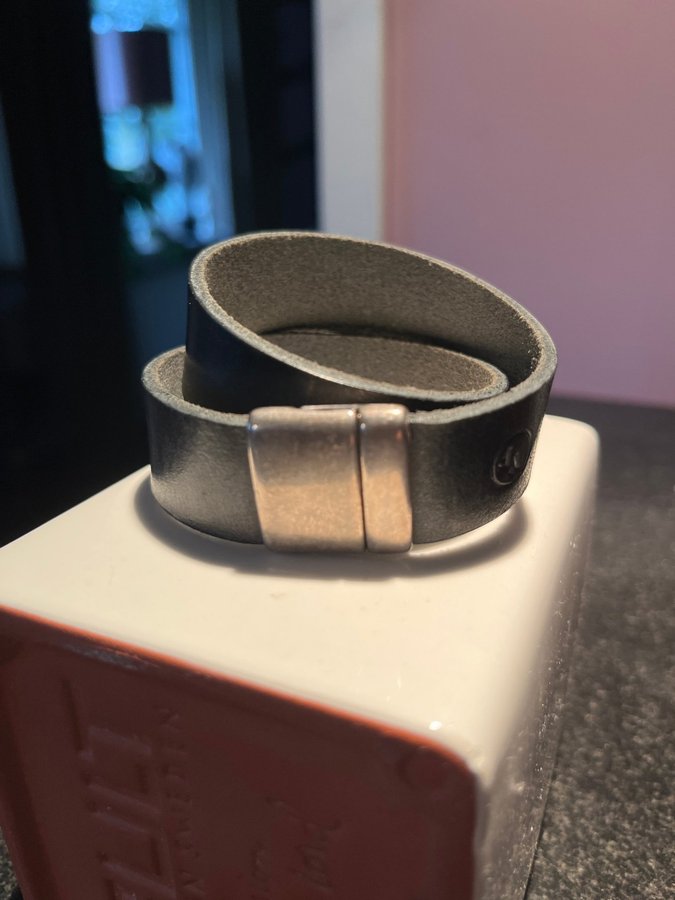 Helt nytt läderarmband dam!