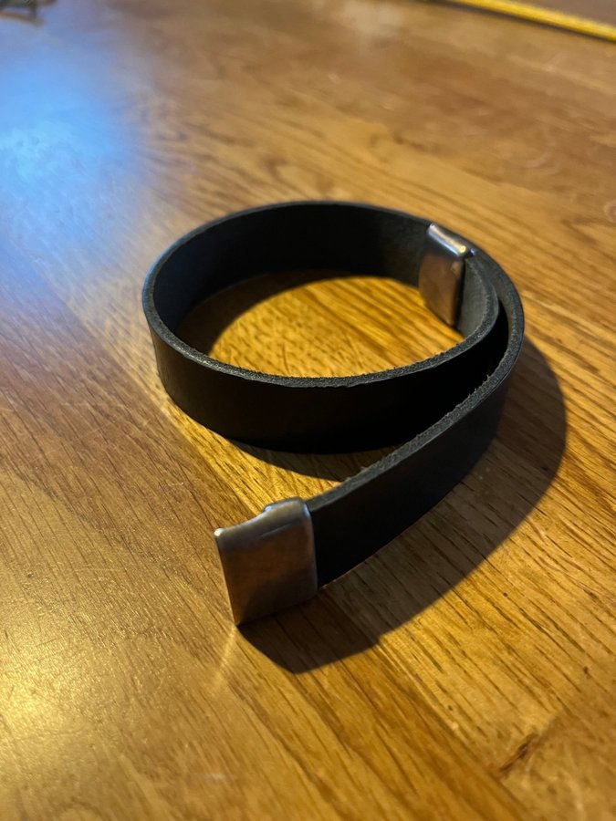 Helt nytt läderarmband dam!