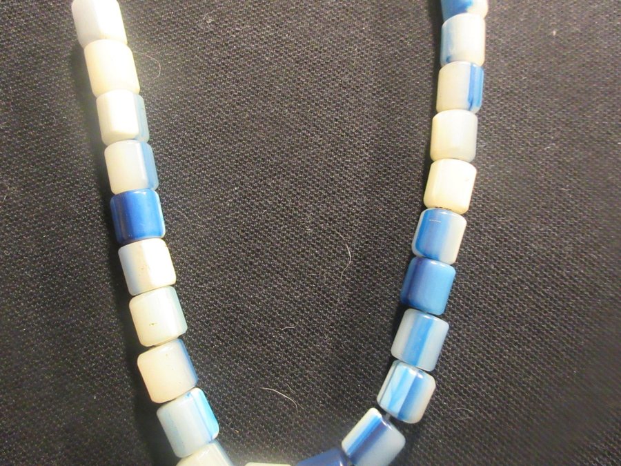VACKERT RADBAND (med blå och vita pärlor