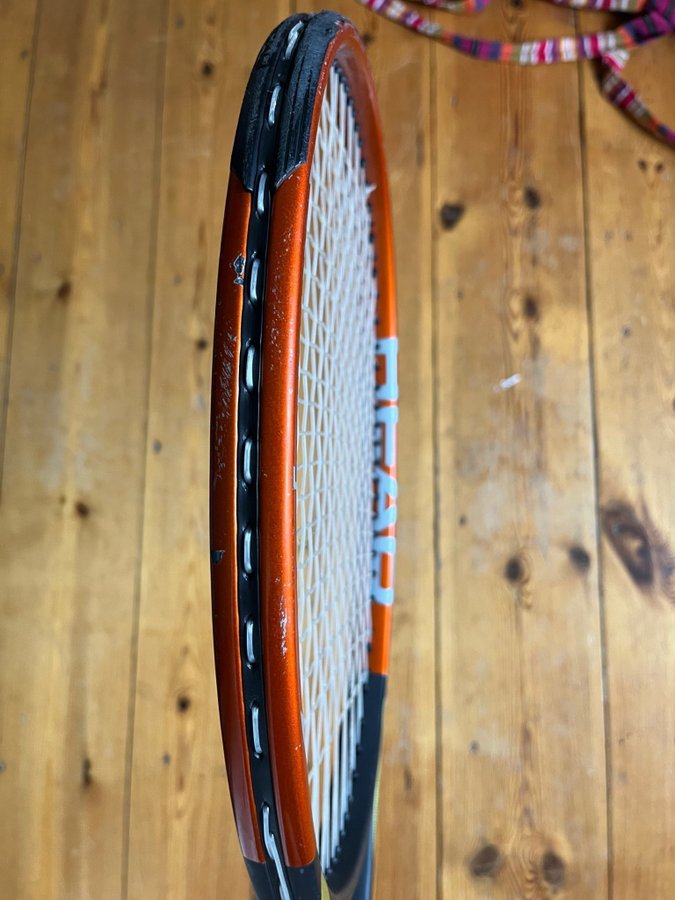 Head Radical intelligence tennis racket