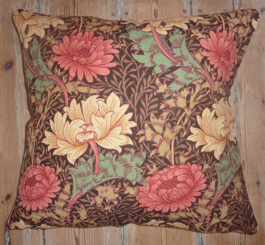 William Morris Crysanthemum pudebetræk med rosa tittekant Størrelse: 60x60