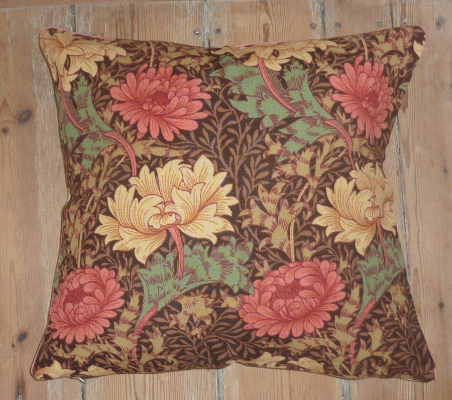 William Morris Crysanthemum pudebetræk med rosa tittekant Størrelse: 60x60