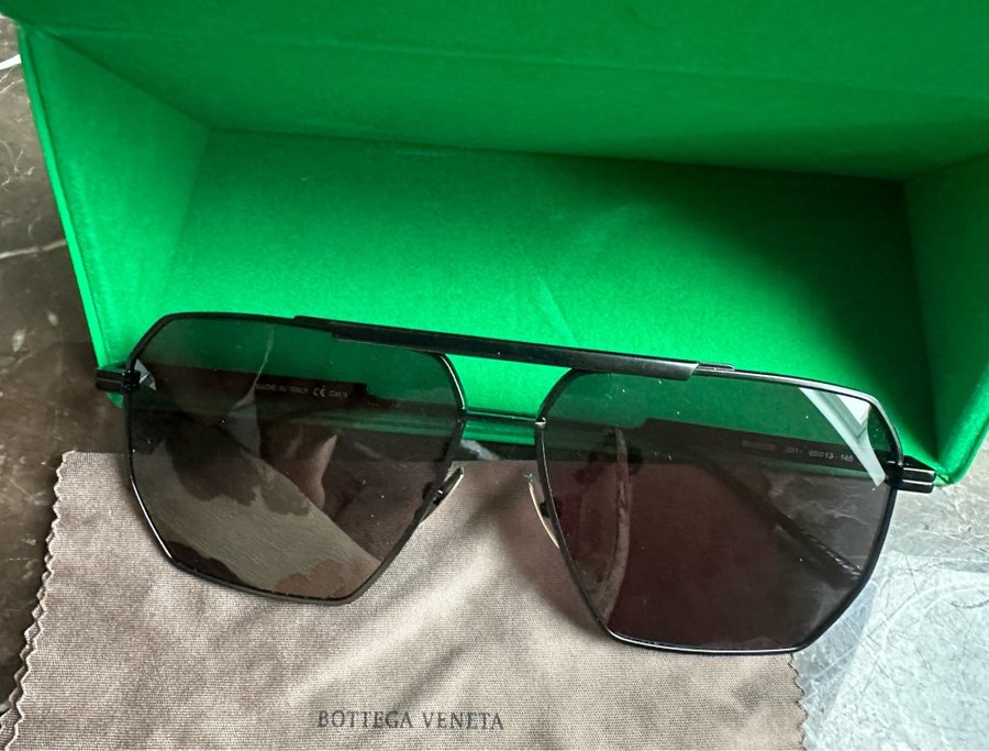 BOTTEGA VENETA Square aviator sunglasses