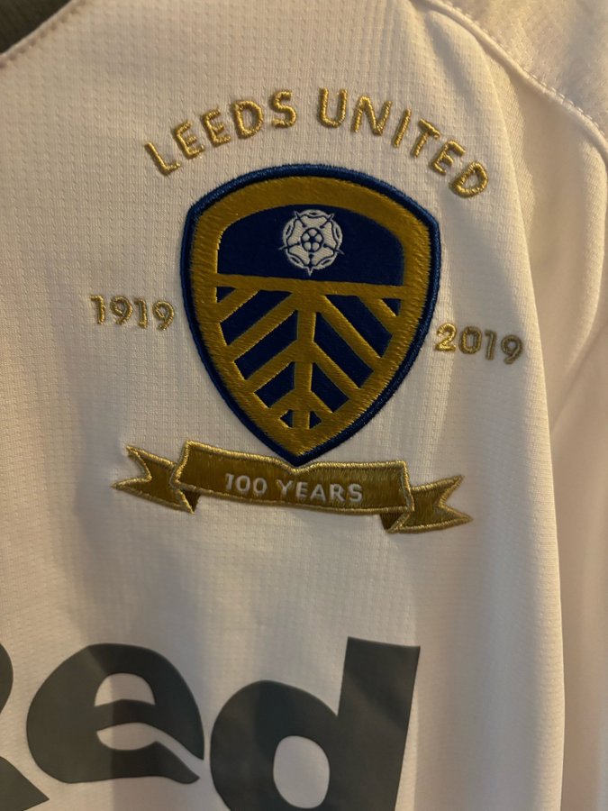 Leeds United 100 års jubileums hemmatröja 2019/20