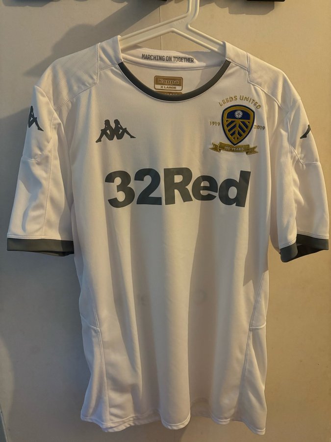 Leeds United 100 års jubileums hemmatröja 2019/20