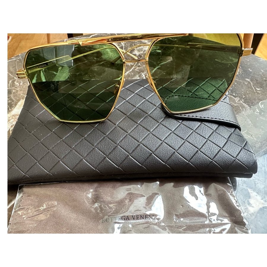 Bottega Veneta aviator solglasögon