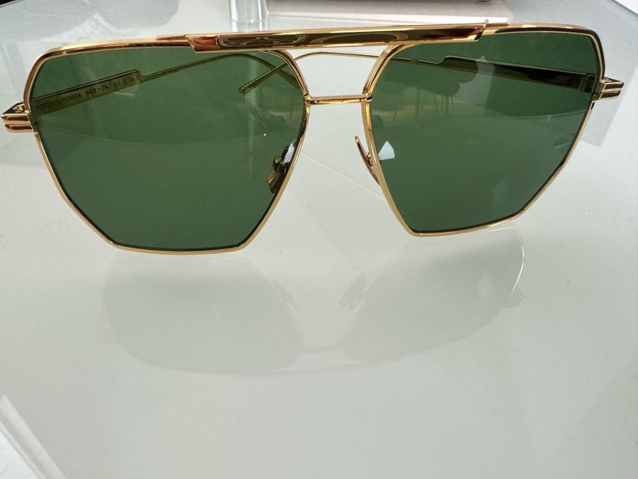 Bottega Veneta aviator solglasögon