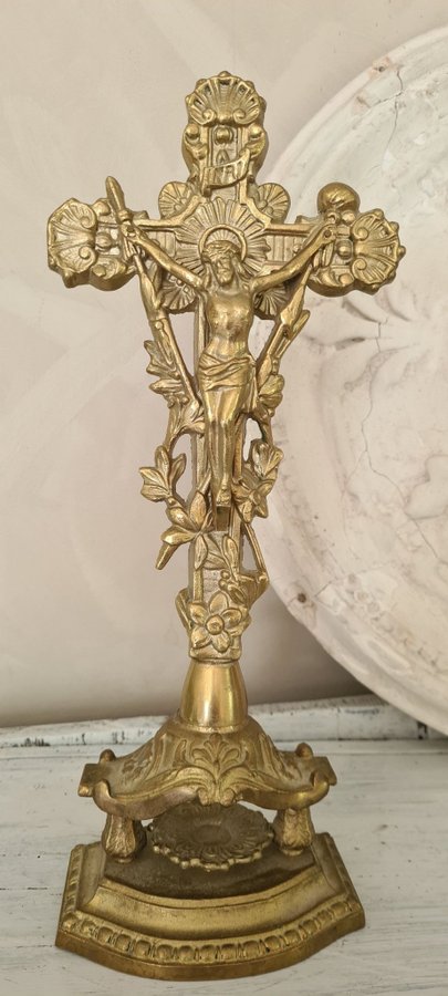 Stort krucifix staty jesus på korset mässing?
