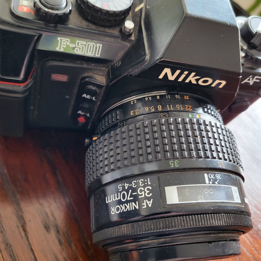 Kameror Nikon F501 Canon camcorder Minox 35