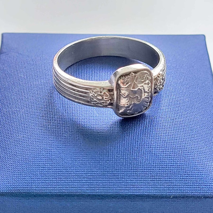 Finsk silver ring Leijonasormus Invalidien hyväksi 1943 silverring 20 mm
