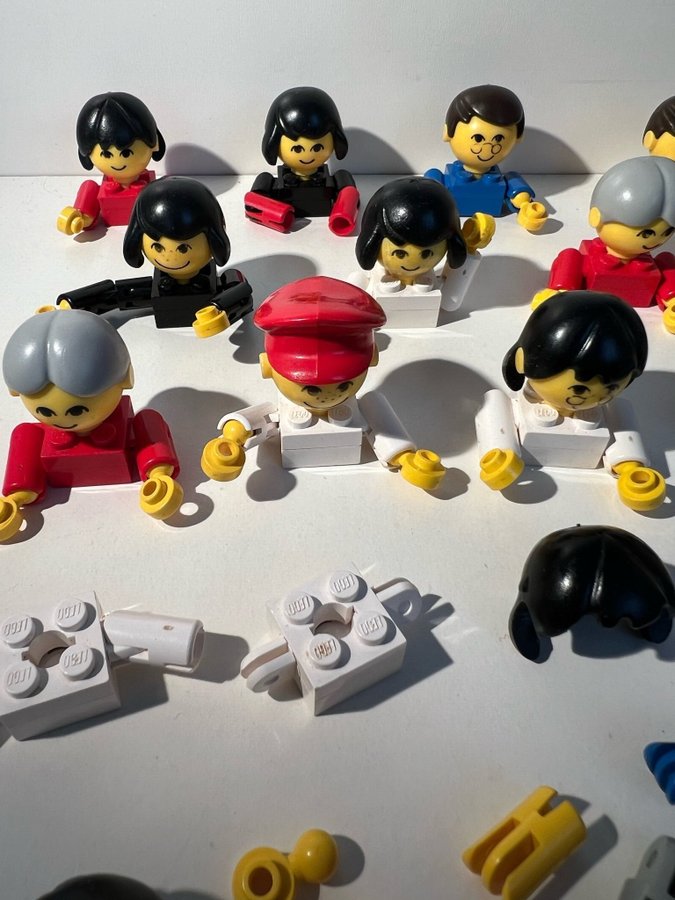 Retro / vintage! LEGO 12 st gubbar / figurer + div tillbehör