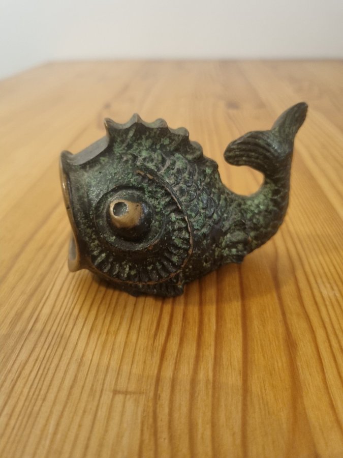 Fisk i brons - askfat figurin vintage
