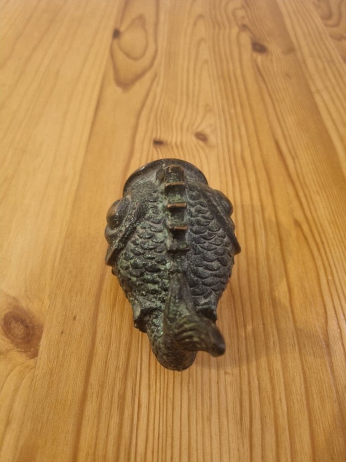 Fisk i brons - askfat figurin vintage