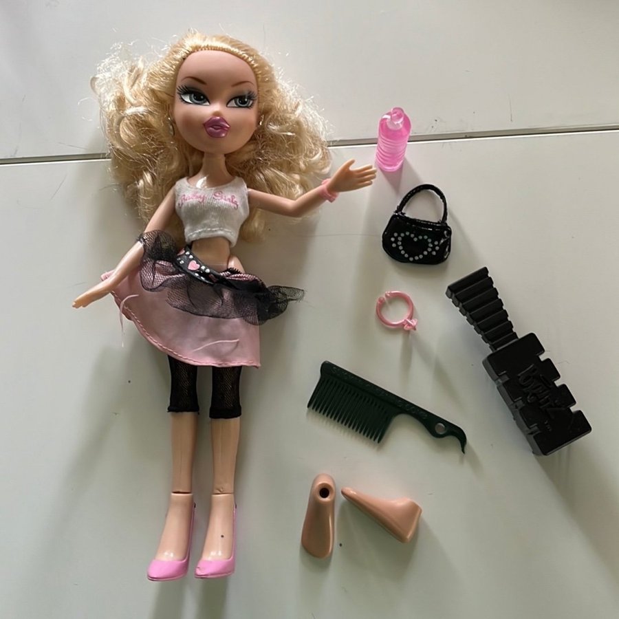 Bratz Cloe 2001 MGA docka med tillbehör