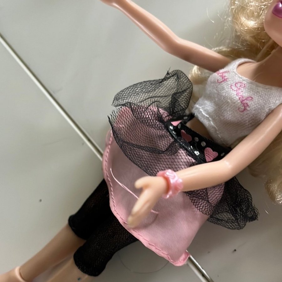 Bratz Cloe 2001 MGA docka med tillbehör