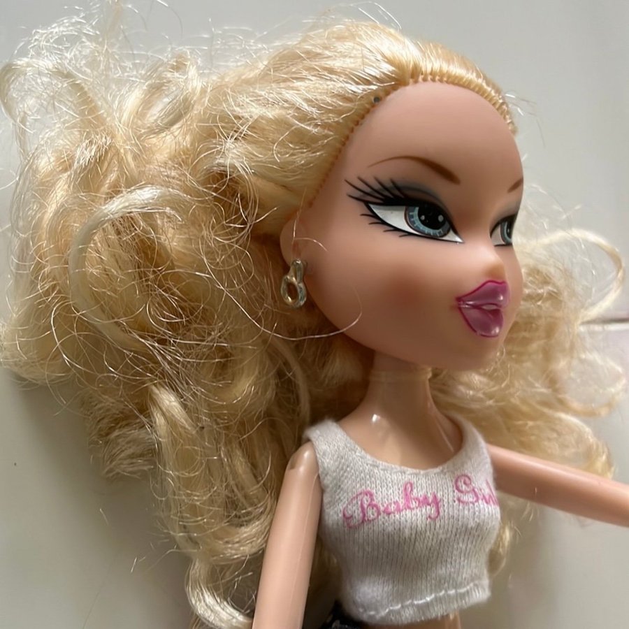 Bratz Cloe 2001 MGA docka med tillbehör