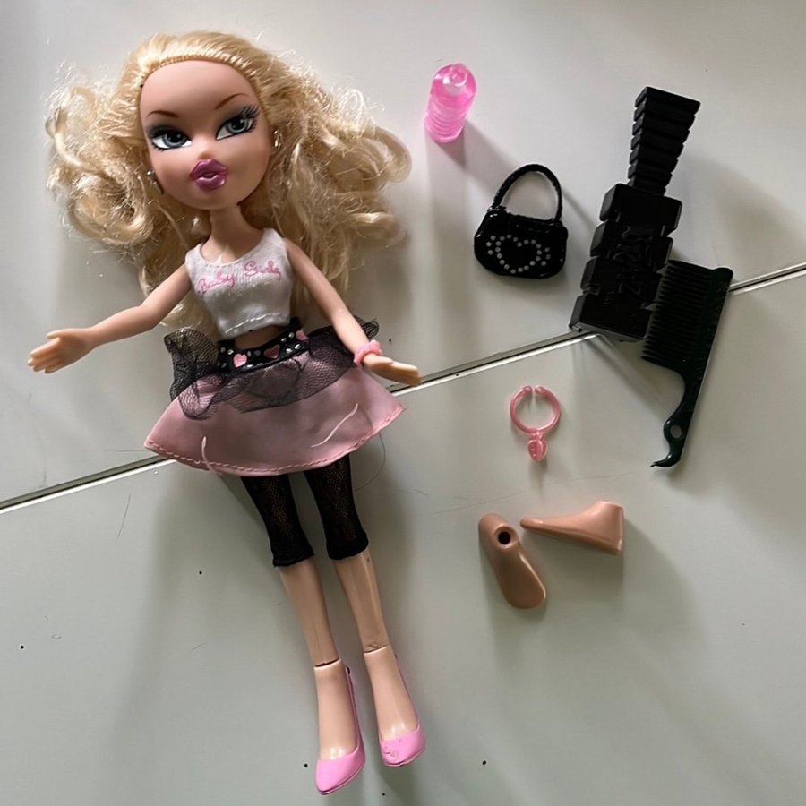 Bratz Cloe 2001 MGA docka med tillbehör