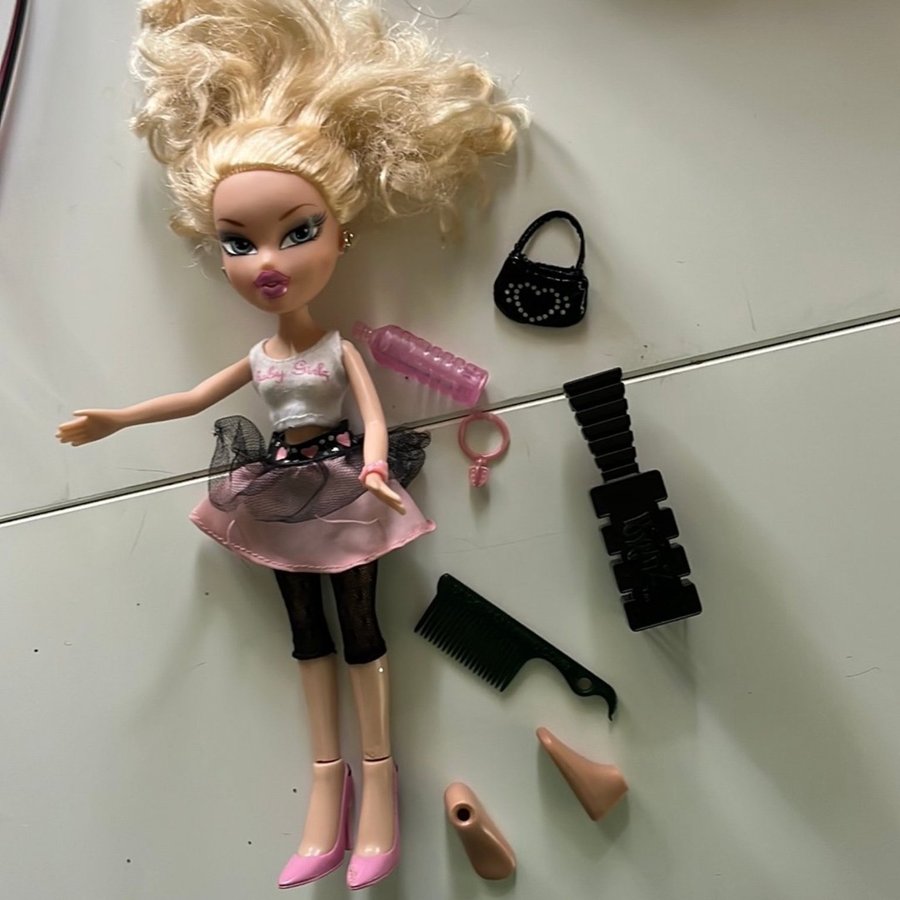 Bratz Cloe 2001 MGA docka med tillbehör