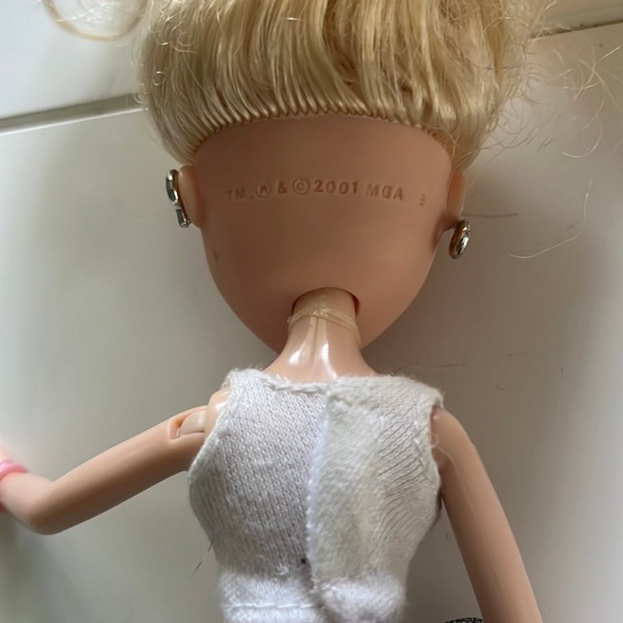 Bratz Cloe 2001 MGA docka med tillbehör