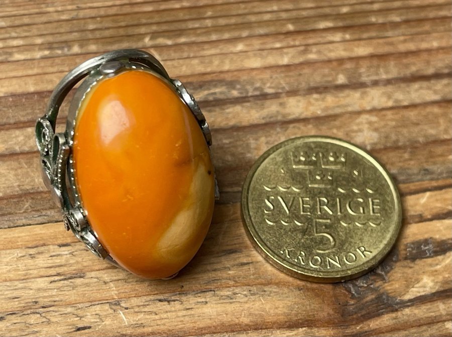 Vintage ring med stor bärnsten