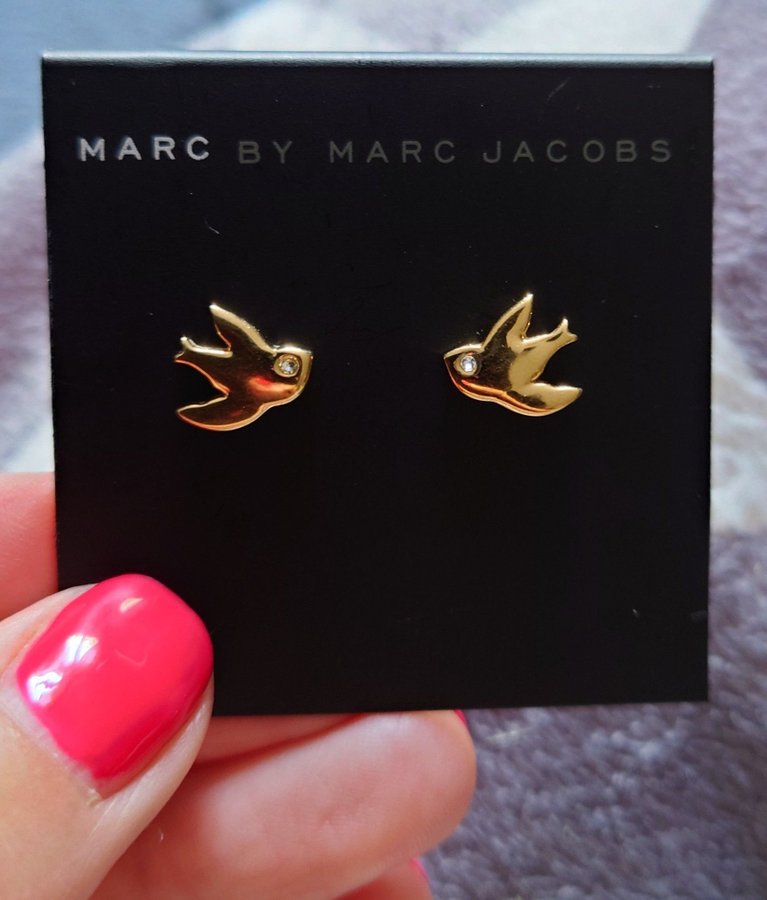 Marc by Marc Jacobs örhängen svala/duva