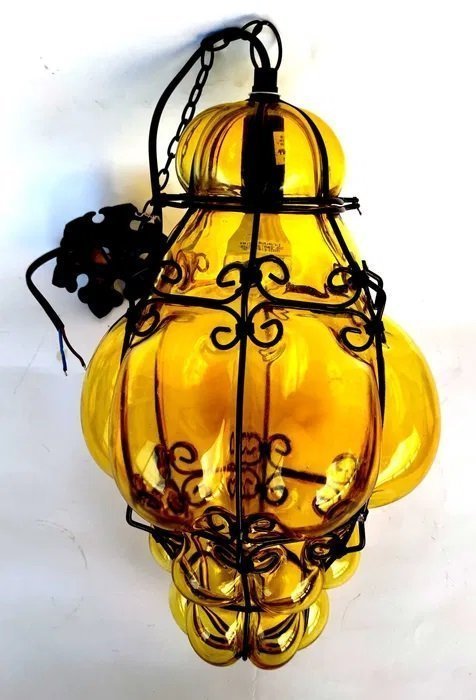 En vacker hängande venetiansk Murano-lampa från Italien
