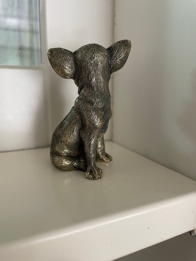 Mässing figur hund