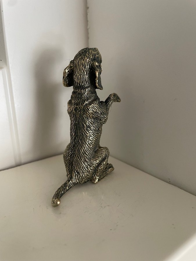 Mässing figur hund