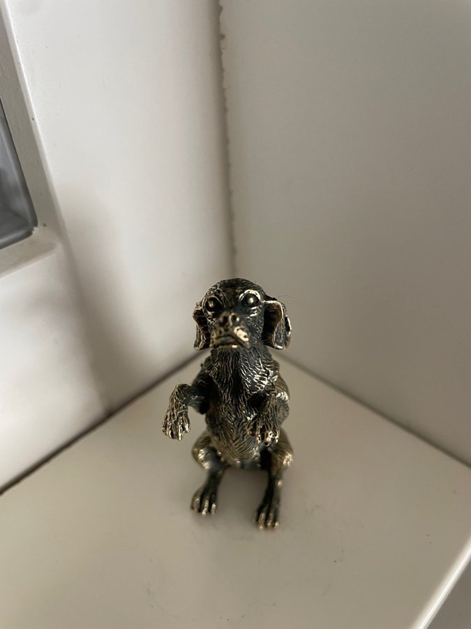 Mässing figur hund