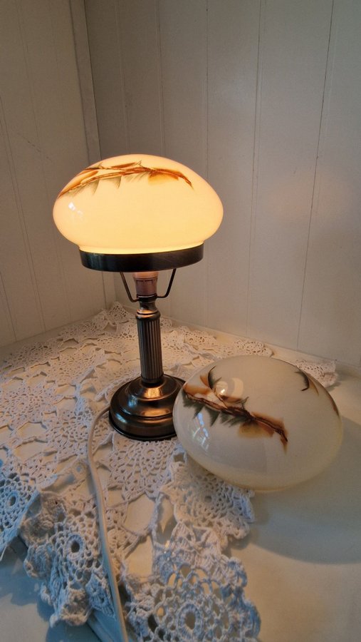 Superfin stridberg lampa med 2 lamp skärmar